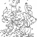 Дети в опавших листьях - раскраска №12427